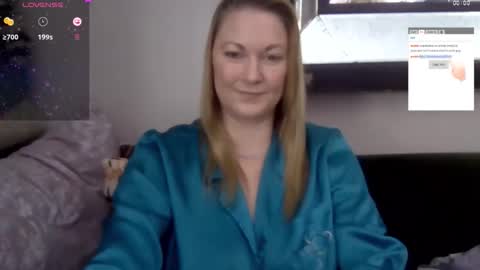 Snapshot of solesticia chatting on 11-11-25, 05:24 solesticia online show from 11-11-25, 05:24