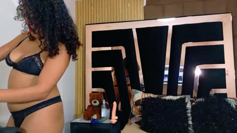 Snapshot of solevanss chatting on 09-22-25, 01:02 Sol Evans online show from 09-22-25, 01:02