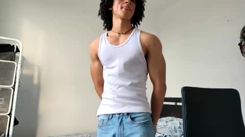 Hi Im Weller Check my Bio  online show from 05-04-26, 09:55