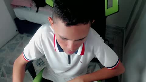 Snapshot of sombra_18 chatting on 05-16-26, 09:24 ESTEBAN online show from 05-16-26, 09:24