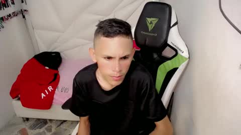 Snapshot of sombra_18 chatting on 05-18-26, 08:14 ESTEBAN online show from 05-18-26, 08:14