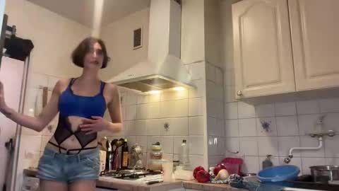 Snapshot of sombre_sdelices chatting on 03-08-26, 06:01 Tayla online show from 03-08-26, 06:01