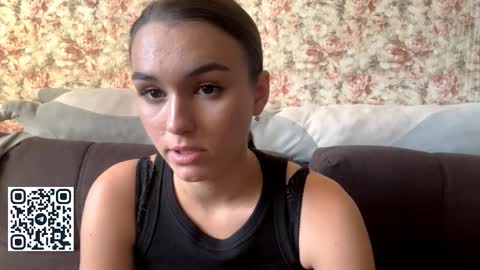 Snapshot of somerfrieler chatting on 10-31-25, 12:06 Hello My name is Jane im new model here and little but shy but curious. online show from 10-31-25, 12:06