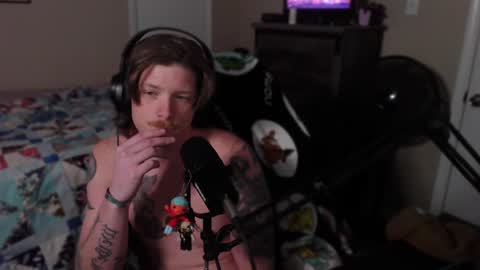 Snapshot of somethinqfunny chatting on 02-12-25, 04:44 Lover Boi online show from 02-12-25, 04:44