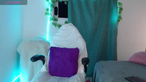 sommer Ray  online show from 12-16-24, 03:30