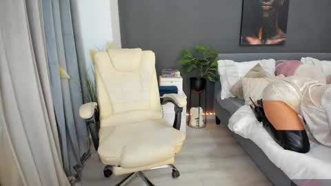 Snapshot of sonia__rey chatting on 05-16-26, 10:30 Sonia Rey online show from 05-16-26, 10:30