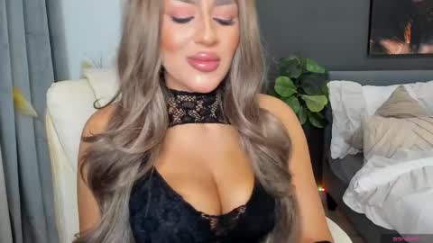 Snapshot of sonia__rey chatting on 05-18-26, 05:52 Sonia Rey online show from 05-18-26, 05:52