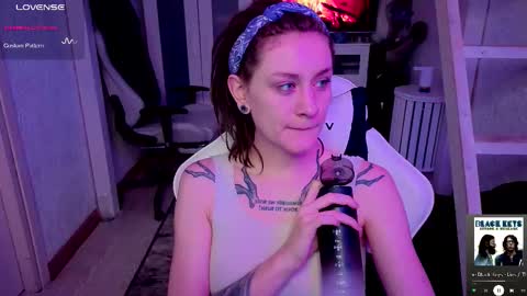 Snapshot of sonicsupergirl chatting on 10-11-25, 08:29 Rie online show from 10-11-25, 08:29