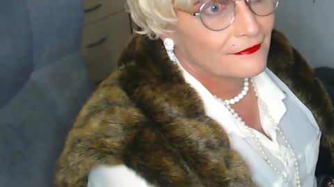 Snapshot of sonjairene chatting on 12-25-24, 02:35 sonjairene online show from 12-25-24, 02:35