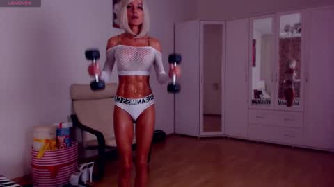 Snapshot of sonjanextray chatting on 09-15-25, 09:20 Sonja Ray online show from 09-15-25, 09:20