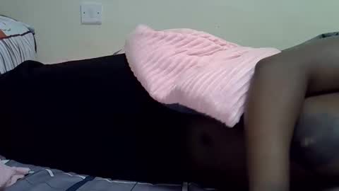 sonnia02 online show from 12-16-25, 04:39