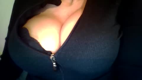 Snapshot of sonnyalee chatting on 12-30-24, 01:36 Sonnya online show from 12-30-24, 01:36