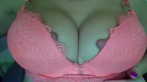 Snapshot of sonnyalee chatting on 01-04-25, 12:27 Sonnya online show from 01-04-25, 12:27