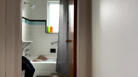 Snapshot of sonnymadraga chatting on 12-22-25, 06:27 Sonny Madraga online show from 12-22-25, 06:27