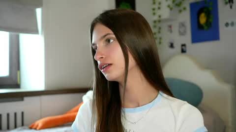 Snapshot of sonyaericsson chatting on 06-08-26, 12:16 Eva 3 online show from 06-08-26, 12:16