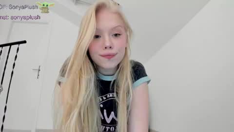 Snapshot of sonyaplush chatting on 02-23-25, 06:12 Sonya  Instagram   Twitter sonyaplushgirl  OnlyFans sonyaplush online show from 02-23-25, 06:12