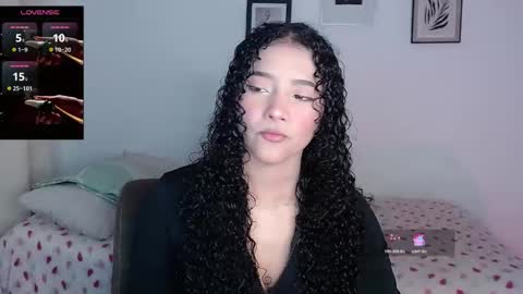 Snapshot of sophi_baby chatting on 10-27-25, 04:38 Sophi baby online show from 10-27-25, 04:38