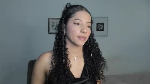 Snapshot of sophi_baby chatting on 02-13-26, 01:23 Sophi baby online show from 02-13-26, 01:23