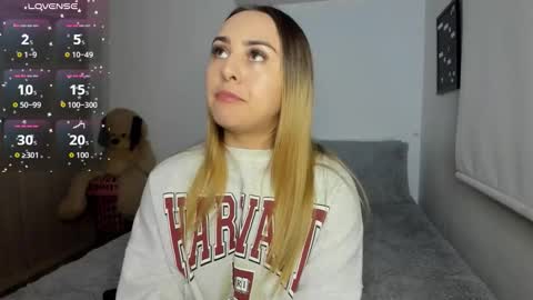 Snapshot of sophi_moreno chatting on 12-19-25, 02:07 Sofi online show from 12-19-25, 02:07