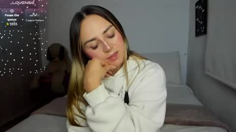 Snapshot of sophi_moreno chatting on 02-11-26, 01:54 Sofi online show from 02-11-26, 01:54