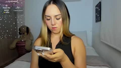 Snapshot of sophi_moreno chatting on 02-14-26, 01:24 Sofi online show from 02-14-26, 01:24