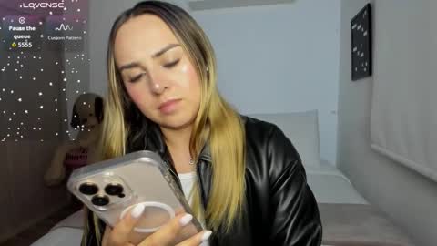 Snapshot of sophi_moreno chatting on 02-17-26, 02:41 Sofi online show from 02-17-26, 02:41