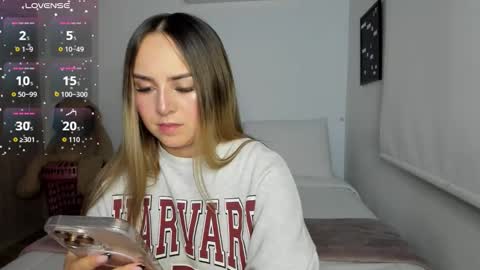 Snapshot of sophi_moreno chatting on 03-12-26, 12:50 Sofi online show from 03-12-26, 12:50