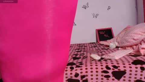 Sophi Tay online show from 03-11-25, 02:10