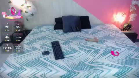 sophia_brunette21 online show from 12-18-25, 12:00