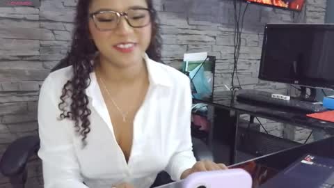 sophia_brunette21 online show from 03-14-26, 12:21