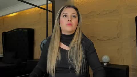 Snapshot of sophia_dior1 chatting on 10-05-25, 04:16 Sophia online show from 10-05-25, 04:16