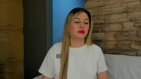Snapshot of sophia_dior1 chatting on 10-17-25, 11:46 Sophia online show from 10-17-25, 11:46