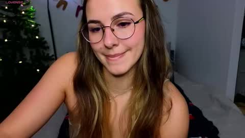 Snapshot of sophia_euphoria chatting on 12-19-25, 08:54 Sophia online show from 12-19-25, 08:54