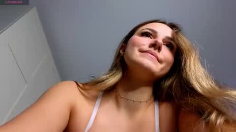 Snapshot of sophia_euphoria chatting on 01-12-26, 10:42 Sophia online show from 01-12-26, 10:42