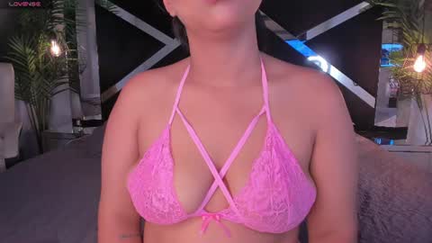 Snapshot of sophia_greey_ chatting on 07-04-26, 04:57 Shopia online show from 07-04-26, 04:57