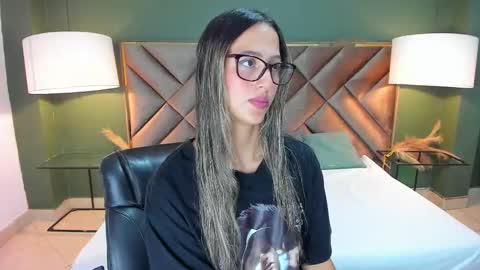 Sofia online show from 01-16-26, 01:48