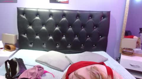 Snapshot of sophia_ny chatting on 01-15-25, 07:44 SOPHIA online show from 01-15-25, 07:44