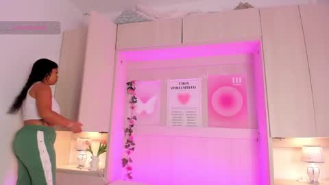  S O P H I A  online show from 02-07-25, 11:45