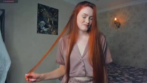 Snapshot of sophia_turn chatting on 09-29-25, 03:06 Sophia online show from 09-29-25, 03:06