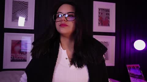 Snapshot of sophia_wilsonn_ chatting on 03-12-26, 10:43 Sofi online show from 03-12-26, 10:43