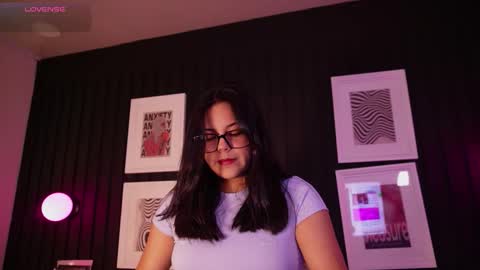 Snapshot of sophia_wilsonn_ chatting on 03-26-26, 10:54 Sofi online show from 03-26-26, 10:54