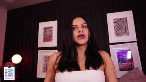 Snapshot of sophia_wilsonn_ chatting on 05-06-26, 11:15 Sofi online show from 05-06-26, 11:15