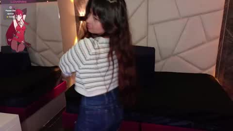 Snapshot of sophiaa_7 chatting on 11-12-25, 11:21 Sophi online show from 11-12-25, 11:21