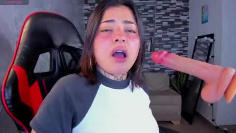 Snapshot of sophiaa_cherry chatting on 04-29-26, 05:30 Sophia online show from 04-29-26, 05:30