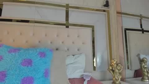 Snapshot of sophiaa_miilk chatting on 01-14-26, 03:45 Sofia online show from 01-14-26, 03:45