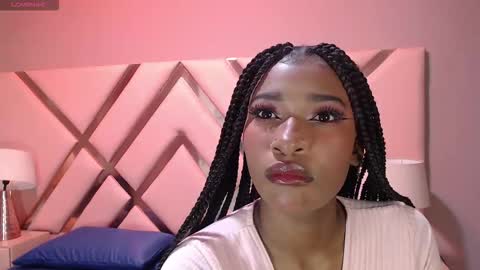 Snapshot of sophiabloss chatting on 09-19-25, 03:30 Sophie online show from 09-19-25, 03:30