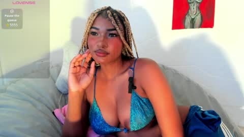 Sophie online show from 04-11-26, 08:46