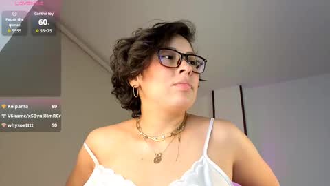 Snapshot of sophiadumont chatting on 02-19-25, 08:55 Sophia online show from 02-19-25, 08:55