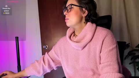 Snapshot of sophiadumont chatting on 03-08-25, 02:34 Sophia online show from 03-08-25, 02:34