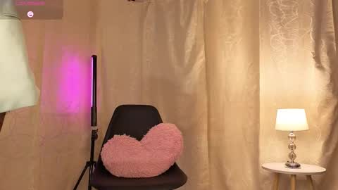 Snapshot of sophiadumont chatting on 10-20-25, 12:44 Sophia online show from 10-20-25, 12:44